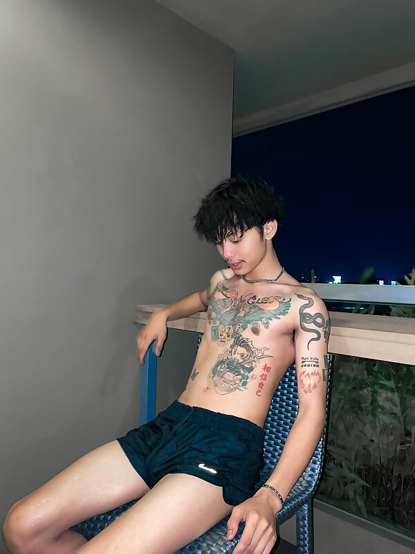 Next Image >>