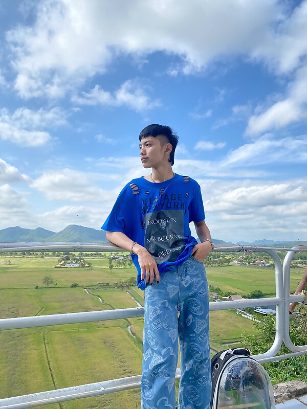 Next Image >>