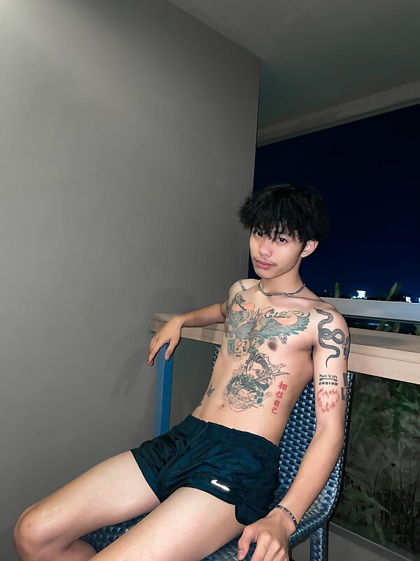 Next Image >>