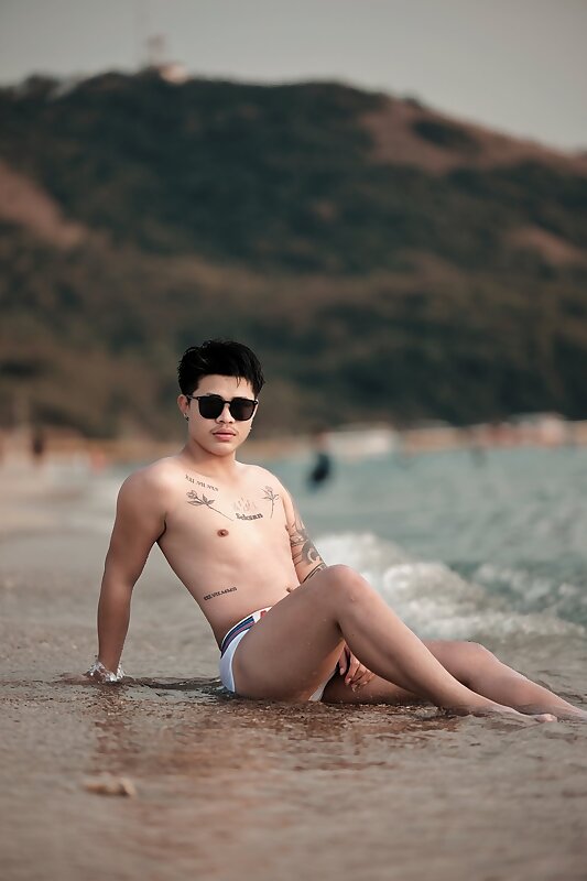 Next Image >>