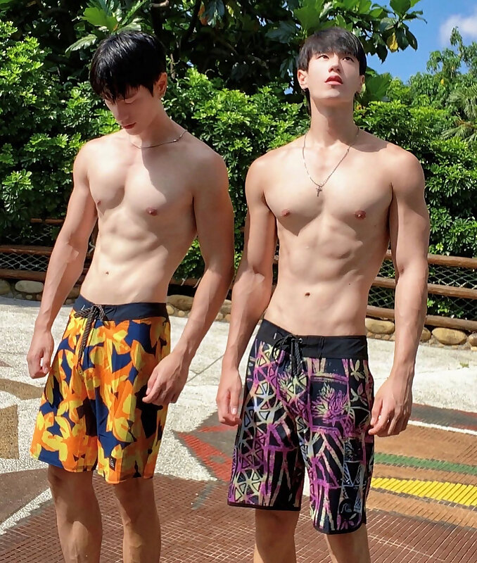 Next Image >>