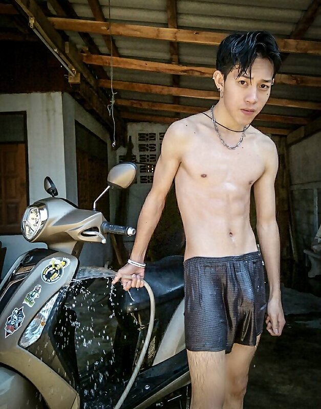 Next Image >>
