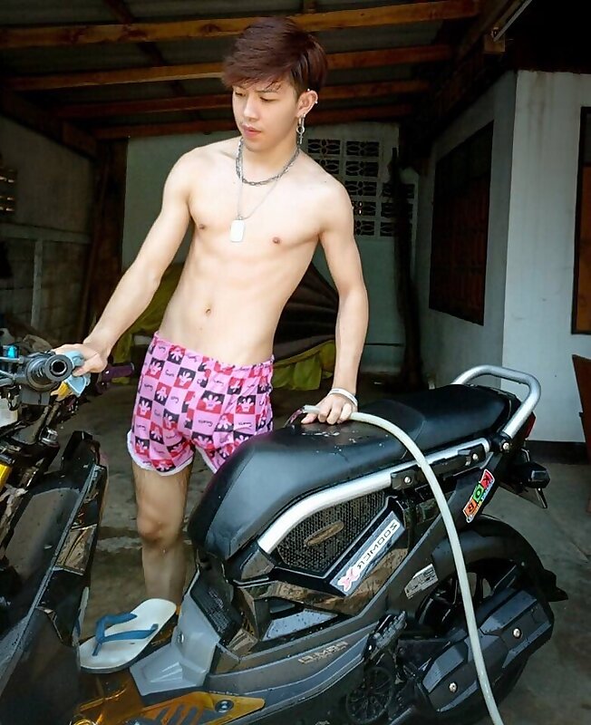 Next Image >>