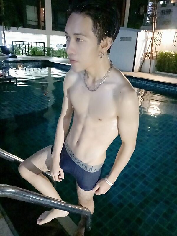 Next Image >>