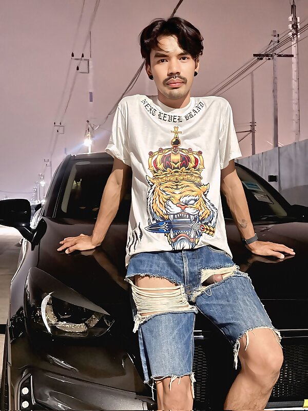Next Image >>