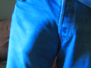 Hulge bulge in jeans on cam