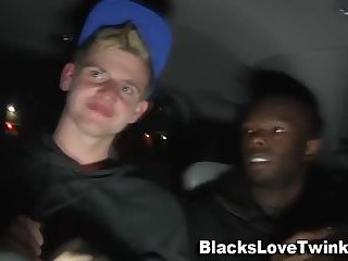 Whitey gets spitroasted by blacks