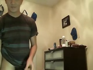 Horny twinks guy puts on a nice cam show