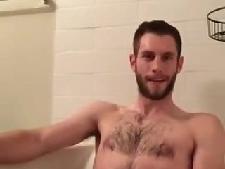 This guy loves pissing on himself before jerking off