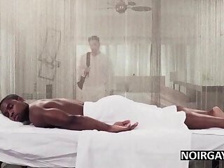 White gay massages and fucks his bbc black gay customer