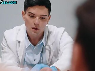Stud doctor exams and barebacks patient asshole in hospital