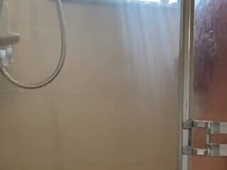 Quick solo jerk off in the shower – Oliver Flynn