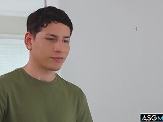 Watch Ryder Owens fucks his new rommate Aiden Garcia