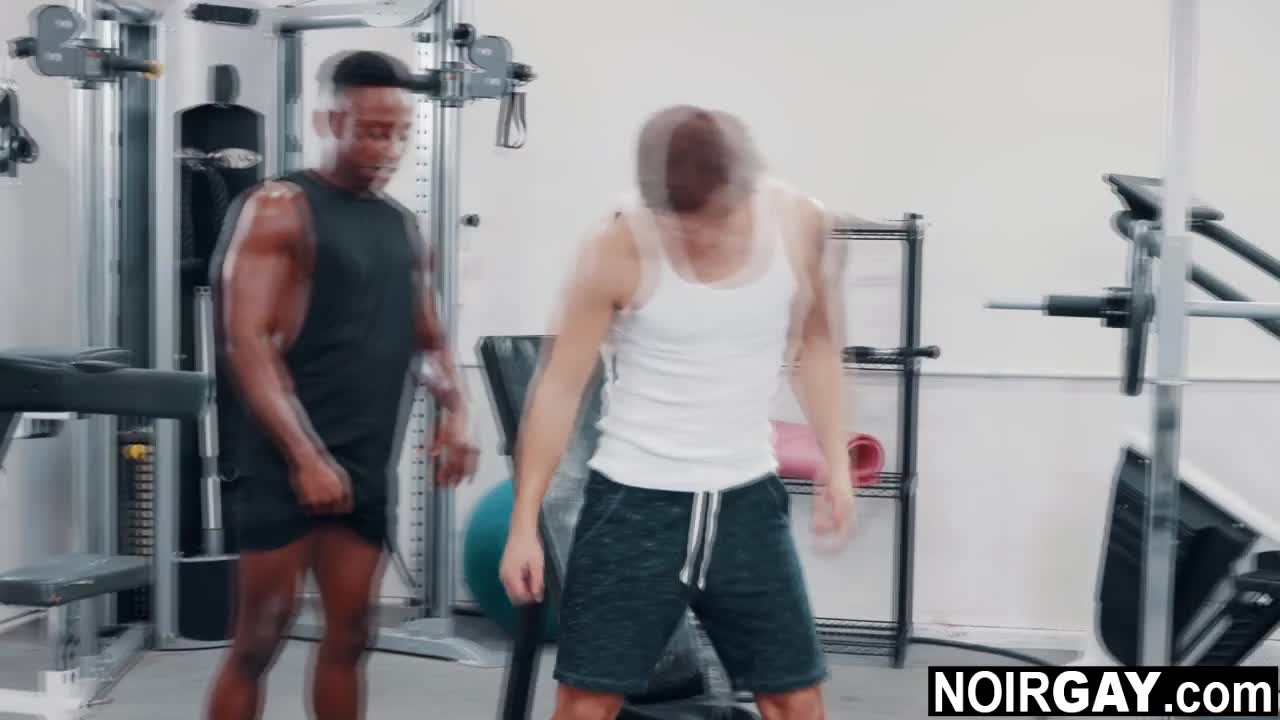 Interracial gay sex in the gym - BoyFriendTV.com