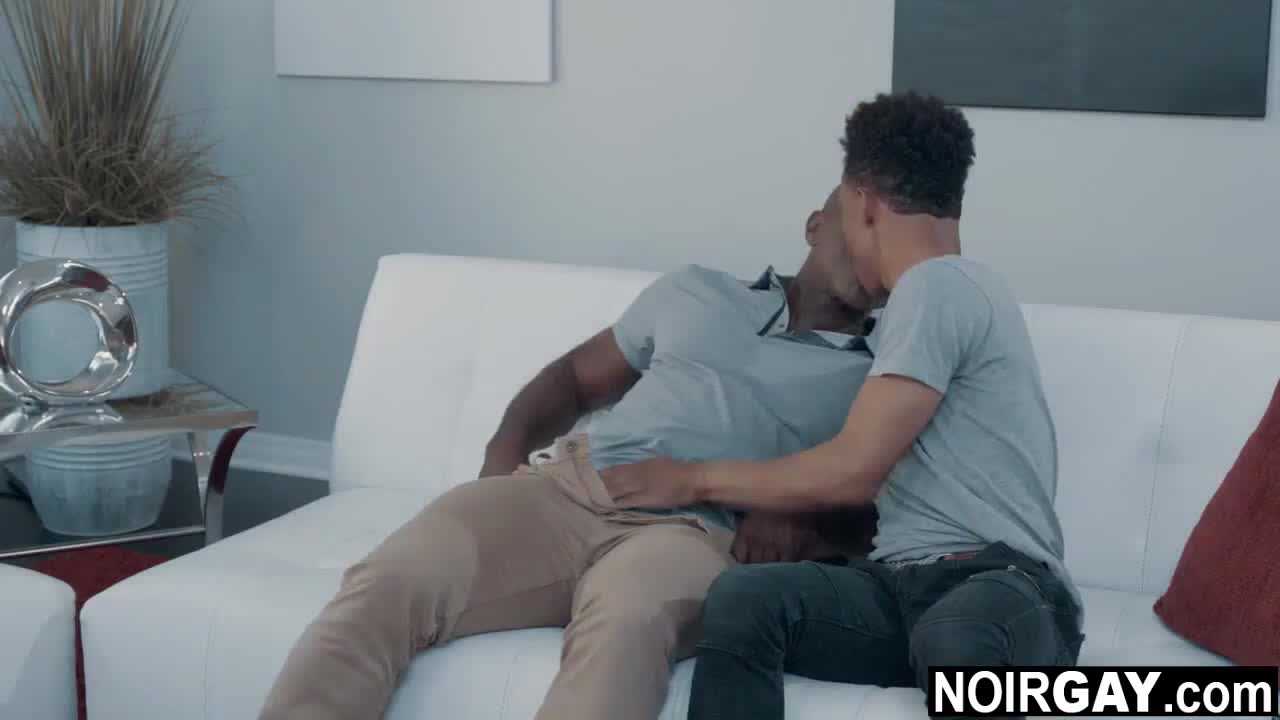 Black Basketball Player Fucked By Gay Big Muscle Coach