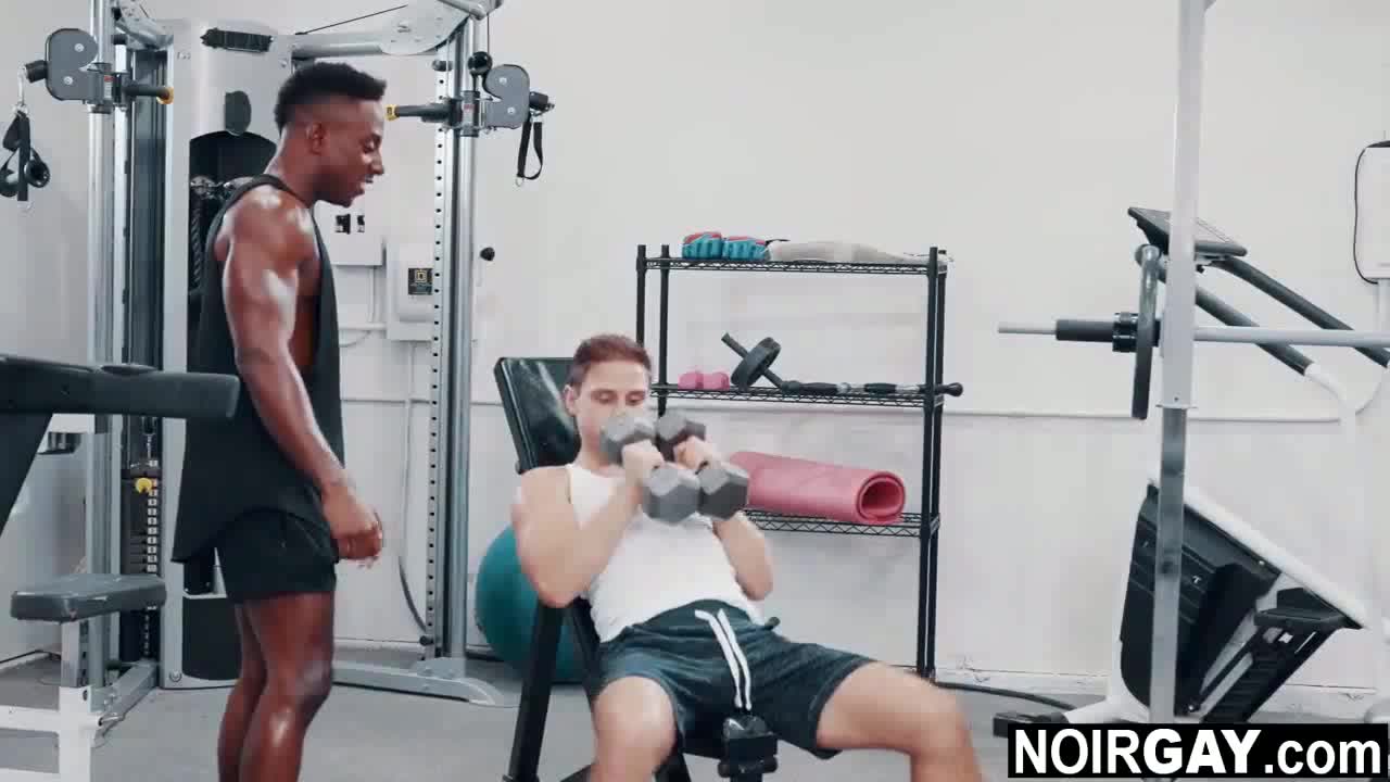 Interracial gay sex in the gym - BoyFriendTV.com