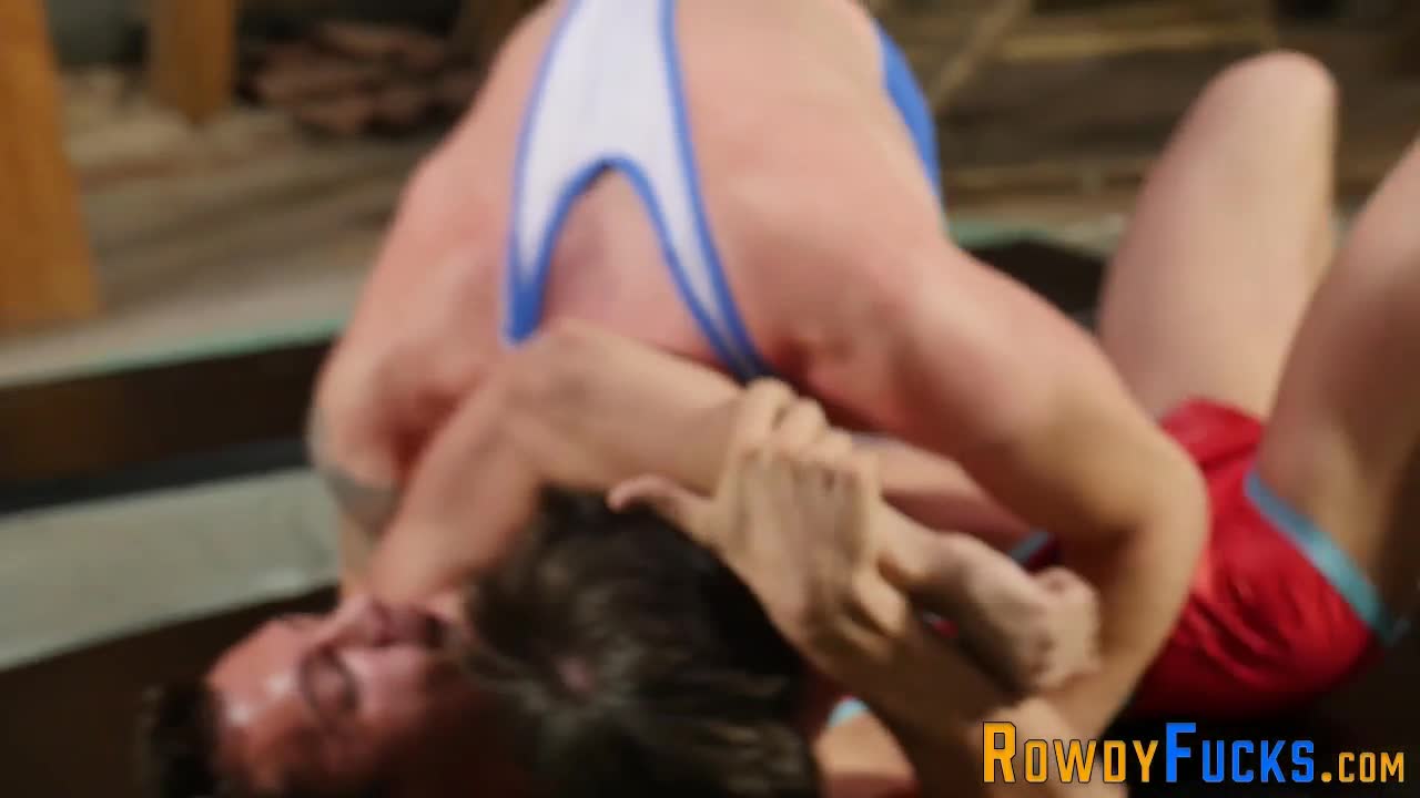 Cock sucking wrestlers get down and dirty