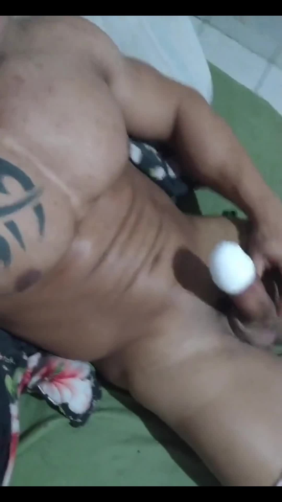 Brazilian Gogoboy Wellington Leite punheta gozando muscle cumshot