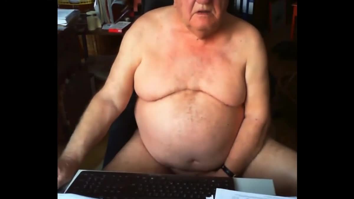 Grandpa stroke on webcam - BoyFriendTV.com