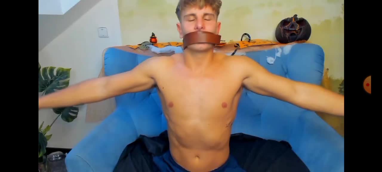 Bodybuilder Slave Punished