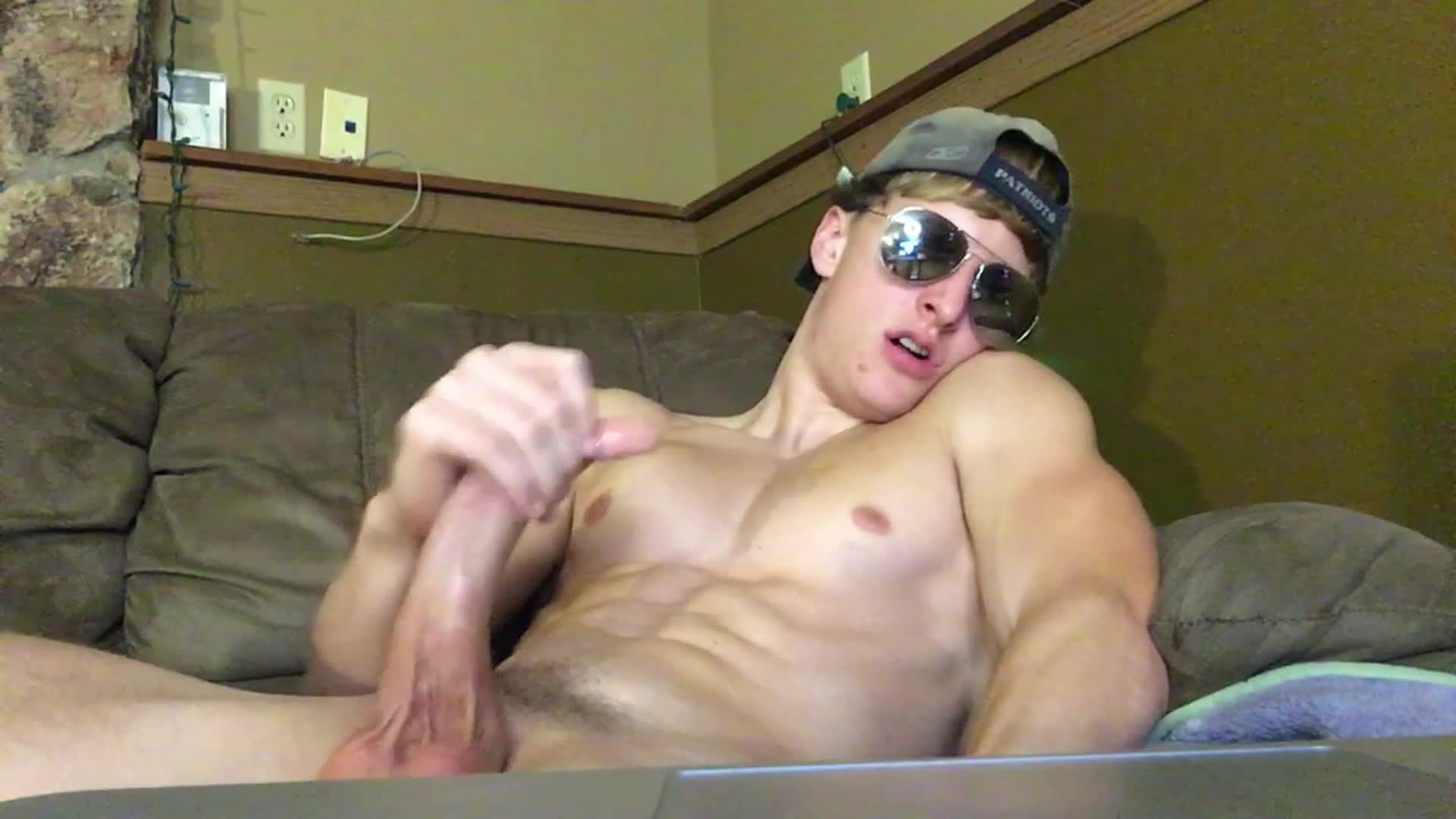 Logan Wall Porn - Bareback Fun with Logan Wall