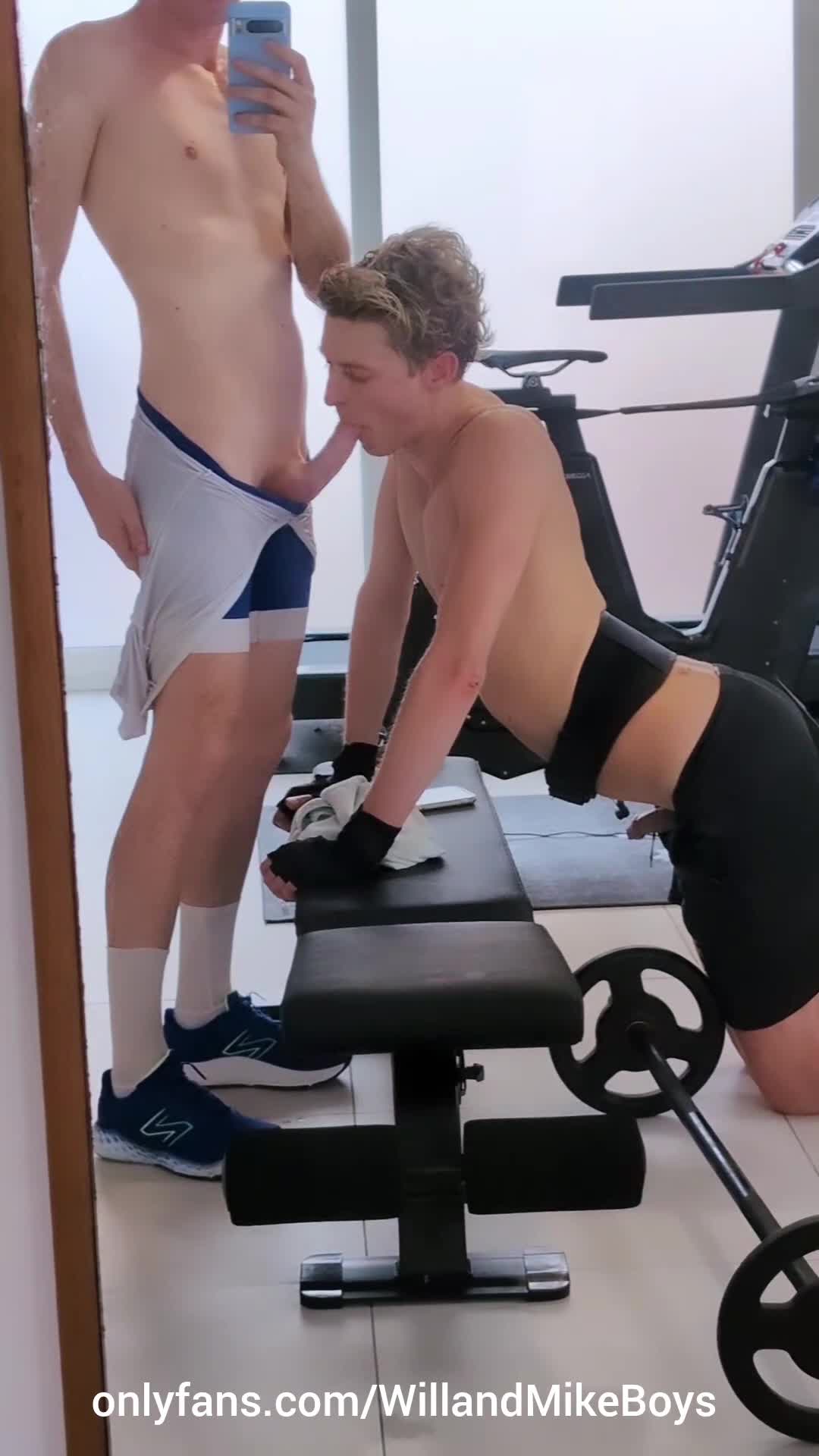 Young gay cyclist sucked by a friend at the gym [Onlyfans]