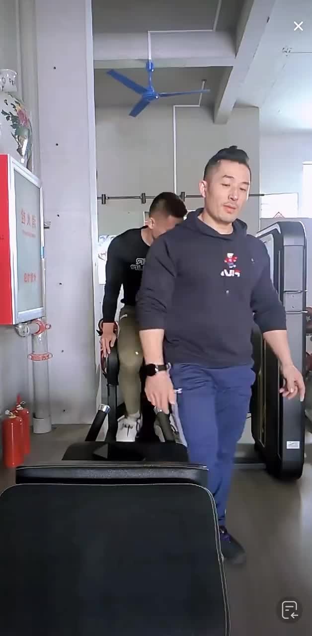 A Chinese Muscle Man Workout with Sexy Bulge Spandex tights